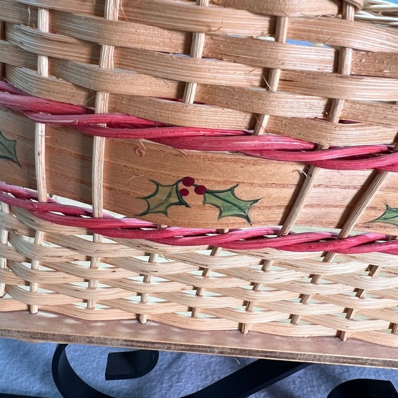 Handwoven Sleigh Basket Hand Painted Holly Band Cozy Cottage Holiday Decor - Picture 10 of 12